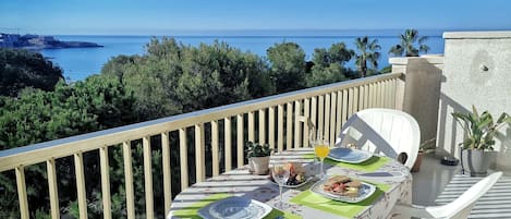 terraza con vistas al mar