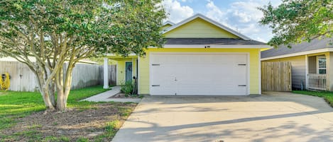 Corpus Christi Vacation Rental | 3BR | 2BA | 1,400 Sq Ft | Step-Free Access