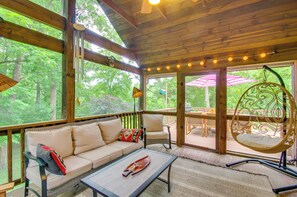 Screened-In Porch | Outdoor Dining | WiFi