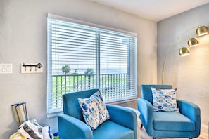 Living Room | 1st Floor | Ocean Views | Smart TV | Sleeper Sofa