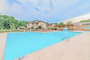 Resort style pool at The Pointe (also a bar and grill poolside)