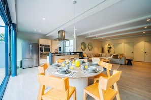 Modern and sophisticated dining room