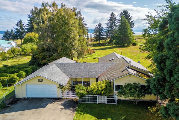 Bayside Farmhouse in Hood Canal