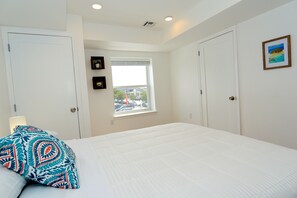 Bedroom with queen bed