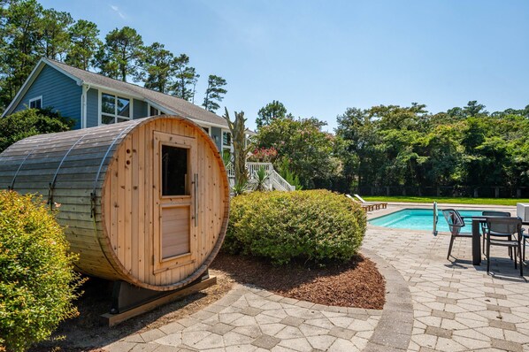 6 person traditional barrel sauna