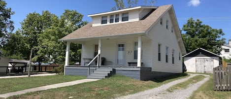 Front of house on corner lot with driveway