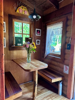 Cozy dinette