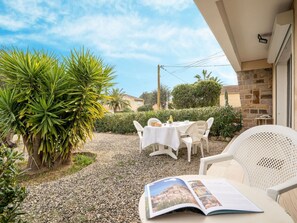 Ciel, Nuage, Meubles, Plante, Propriété, Table, Chaise, Mobilier De Jardin, Ombre, Tableau De Plein Air
