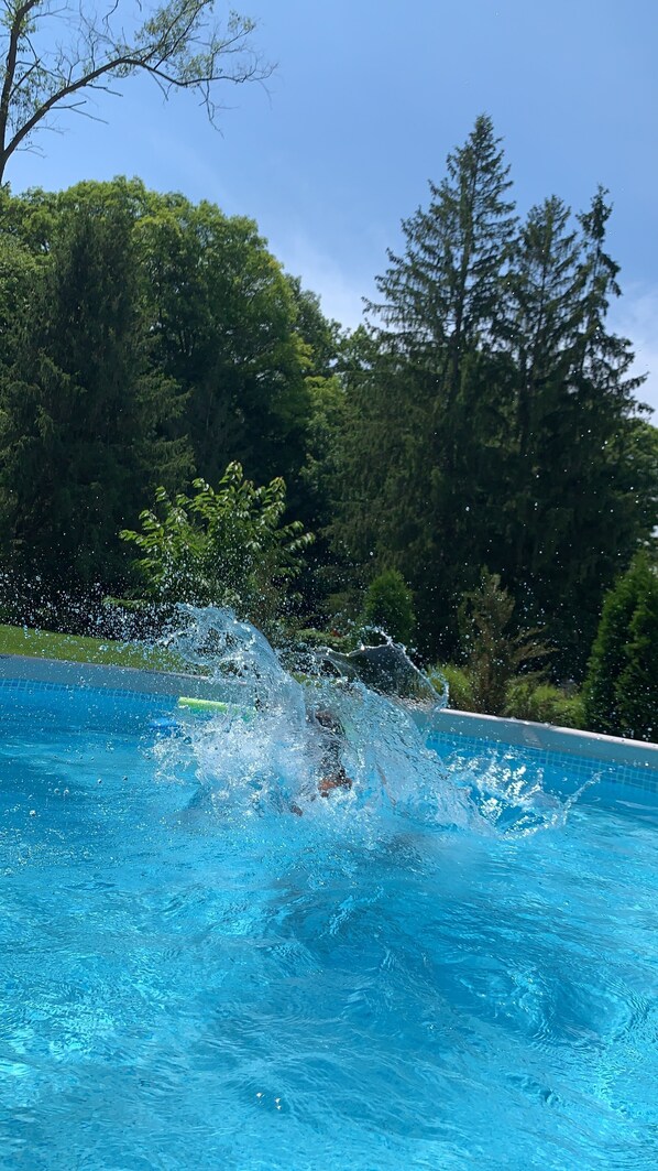 Above ground pool