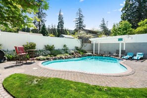Take your pick: dive into our seasonal pool for a refreshing splash or soothe your stress away in our hot tub. Either way, relaxation awaits you!