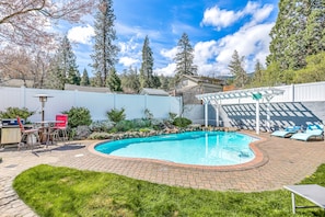 Take your pick: dive into our seasonal pool for a refreshing splash or soothe your stress away in our hot tub. Either way, relaxation awaits you!