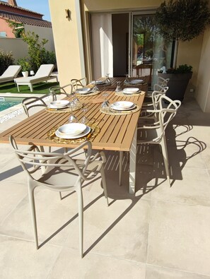 Outdoor dining