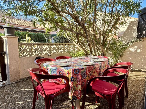 Outdoor dining