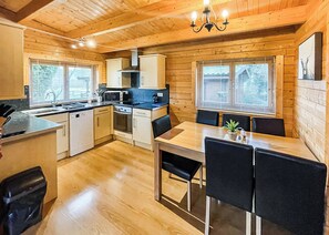 Fir Tree Lodge - Oathill Farm Lodges, Crewkerne