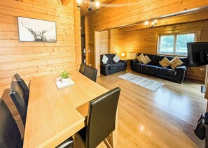 Fir Tree Lodge - Oathill Farm Lodges, Crewkerne