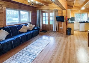 Fir Tree Lodge - Oathill Farm Lodges, Crewkerne