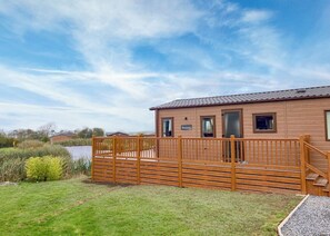 Shalom Lodge - Seven Springs, Llanon