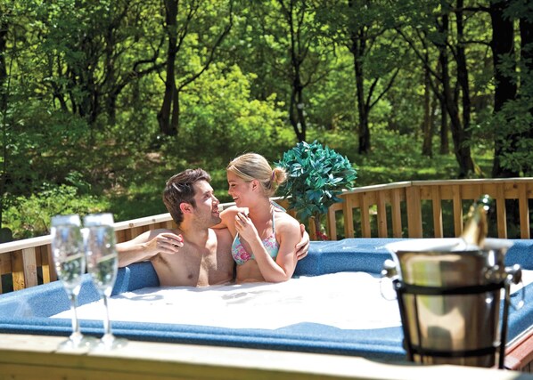 Outdoor spa tub