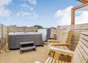 Octi-Lodge Mini Spa - Green Meadows Park, Fitling, Nr Hornsea