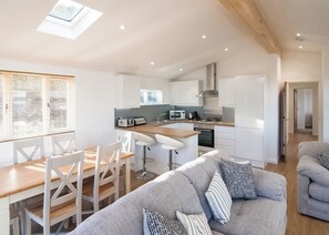 Tresco - Caddy’s Corner Lodges, Carnmenellis, Nr Falmouth