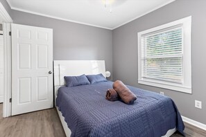Bedroom 2 with 1 Queen Size Bed