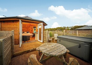 Octi-Lodge Mini Spa Pet - Green Meadows Park, Fitling, Nr Hornsea