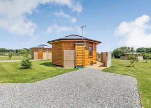 Octi-Lodge Mini Spa Pet - Green Meadows Park, Fitling, Nr Hornsea