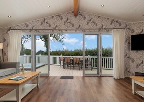 Skokholm Lodge - Croft Country Park, Reynalton, Nr Narberth
