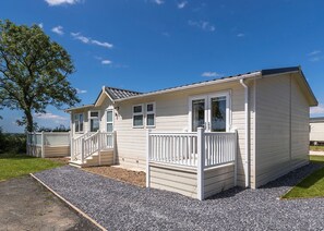 Skokholm Lodge - Croft Country Park, Reynalton, Nr Narberth