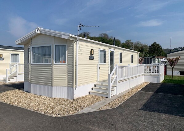 Purn Gold 6 - Riverside Holiday Village, Bleadon, Weston-Super-Mare