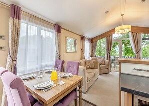 Typical | Symphony 3 VIP Pet - Andrewshayes Orchard Retreat, Axminster