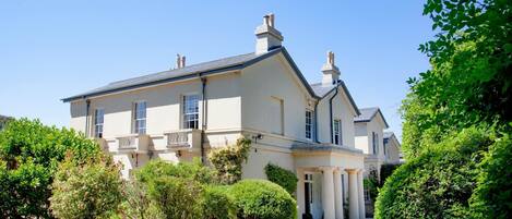 Luxury Self Catering Accommodation in Torquay - St Anne's Manor.