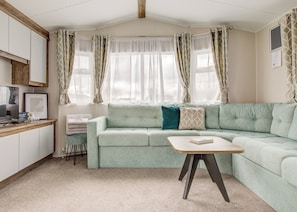 Perranporth 2 Bed Hot Tub (Pet) - St Agnes Holiday Park, Blackwater, St Agnes