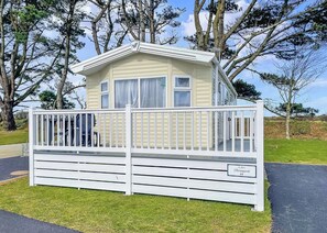 Perranporth 2 Bed Hot Tub (Pet) - St Agnes Holiday Park, Blackwater, St Agnes