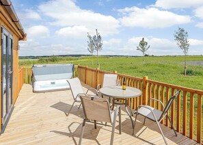 Knights Lodges (Pet) - Knights Lodges, Bretby, Derbyshire