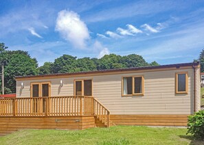 Chalet Park Lodge - Llwyngwair Manor Holiday Park, Newport, Pembrokeshire