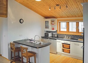 Leven - Caddy’s Corner Lodges, Carnmenellis, Nr Falmouth