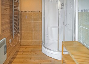 Leven - Caddy’s Corner Lodges, Carnmenellis, Nr Falmouth