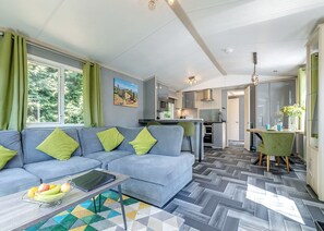 Peak Luxury Lodge - Longnor Wood Holiday Park, Longnor, Nr. Buxton