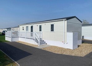 Purn Gold 8 - Riverside Holiday Village, Bleadon, Weston-Super-Mare