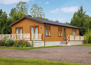 Mead One - Otters Mead Boutique Lodges, Beetley, Dereham