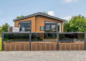 Luxury Lodge Hot Tub (Pet) - Hanworth Country Park, Potterhanworth