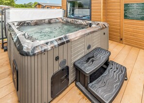 Luxury Lodge Hot Tub (Pet) - Hanworth Country Park, Potterhanworth