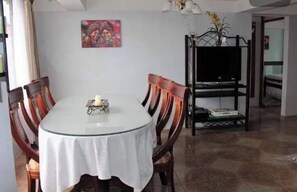 Dining table for 6