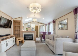 Typical | Symphony 3 VIP - Andrewshayes Orchard Retreat, Axminster