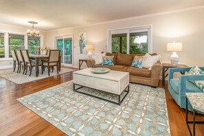 Bright and open living/dining rooms.