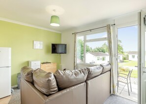 Garden Cottage 2 - Meadow Lakes Holiday Park, Nr St Austell