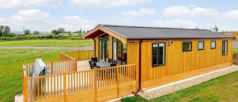 Typical | Field View Lodge (Pet) - Knights Lodges, Bretby, Derbyshire