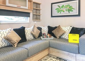 Riverside Family Pod HT - Ogwen Bank Caravan & Lodge Park, Snowdonia