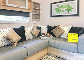 Riverside Family Pod HT - Ogwen Bank Caravan & Lodge Park, Snowdonia